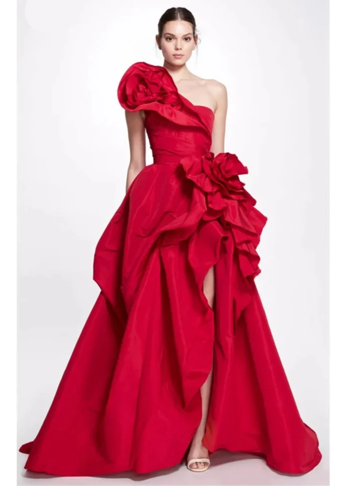 Punainen haute couture -mekko
