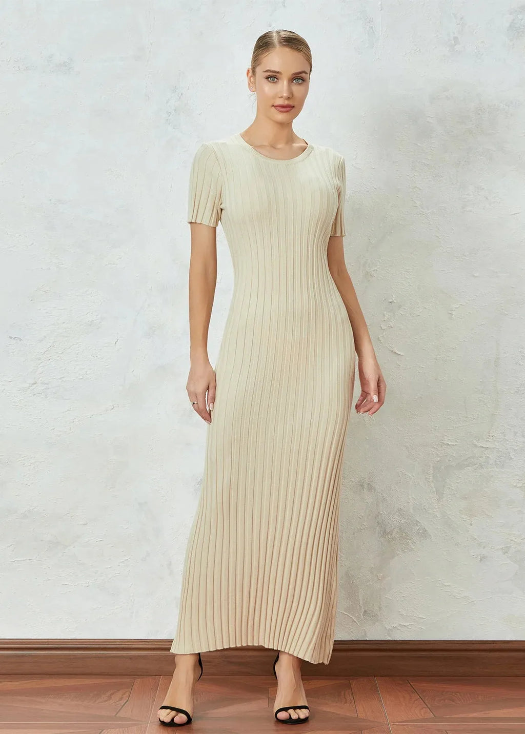 Pitkä beige mekko