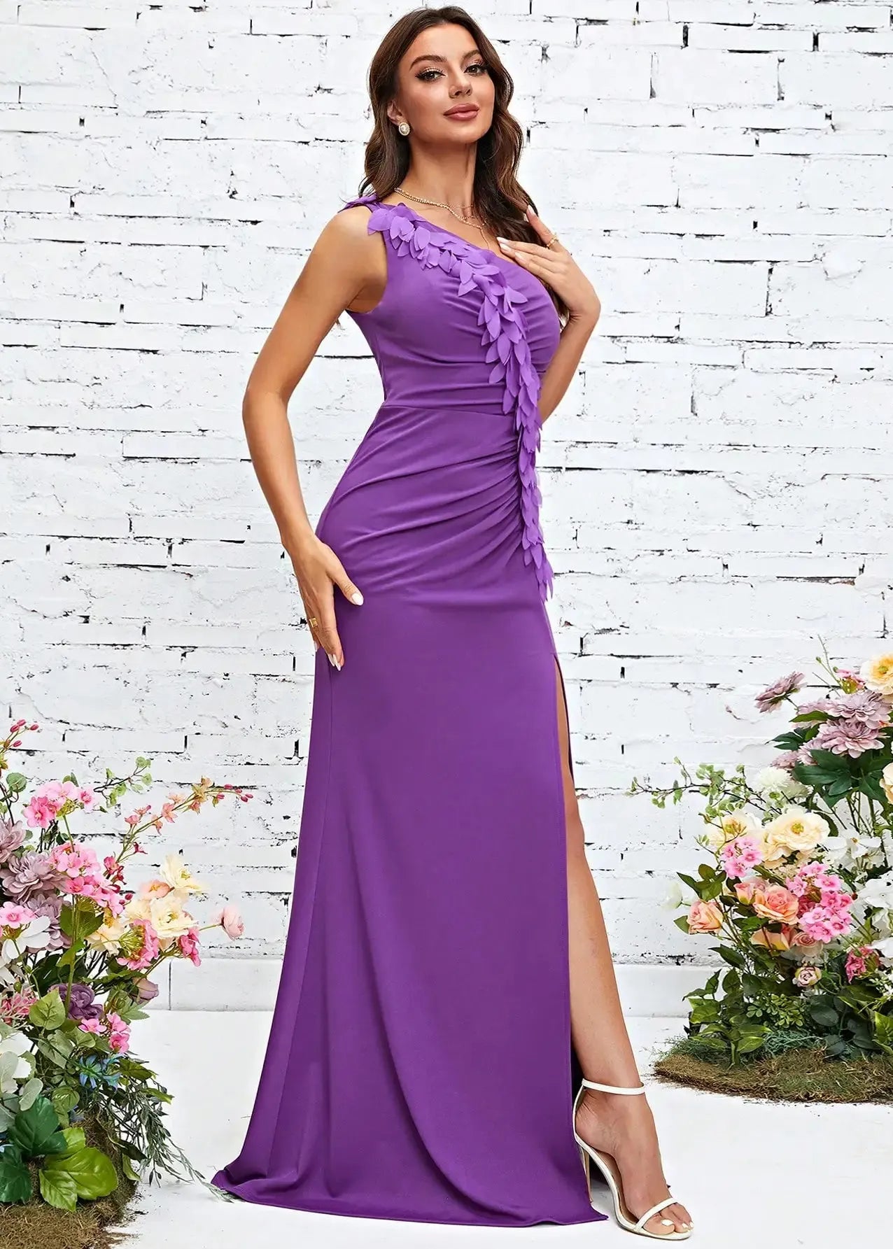 Violetti morsiusneitomekko – Linnea – kuva 4
