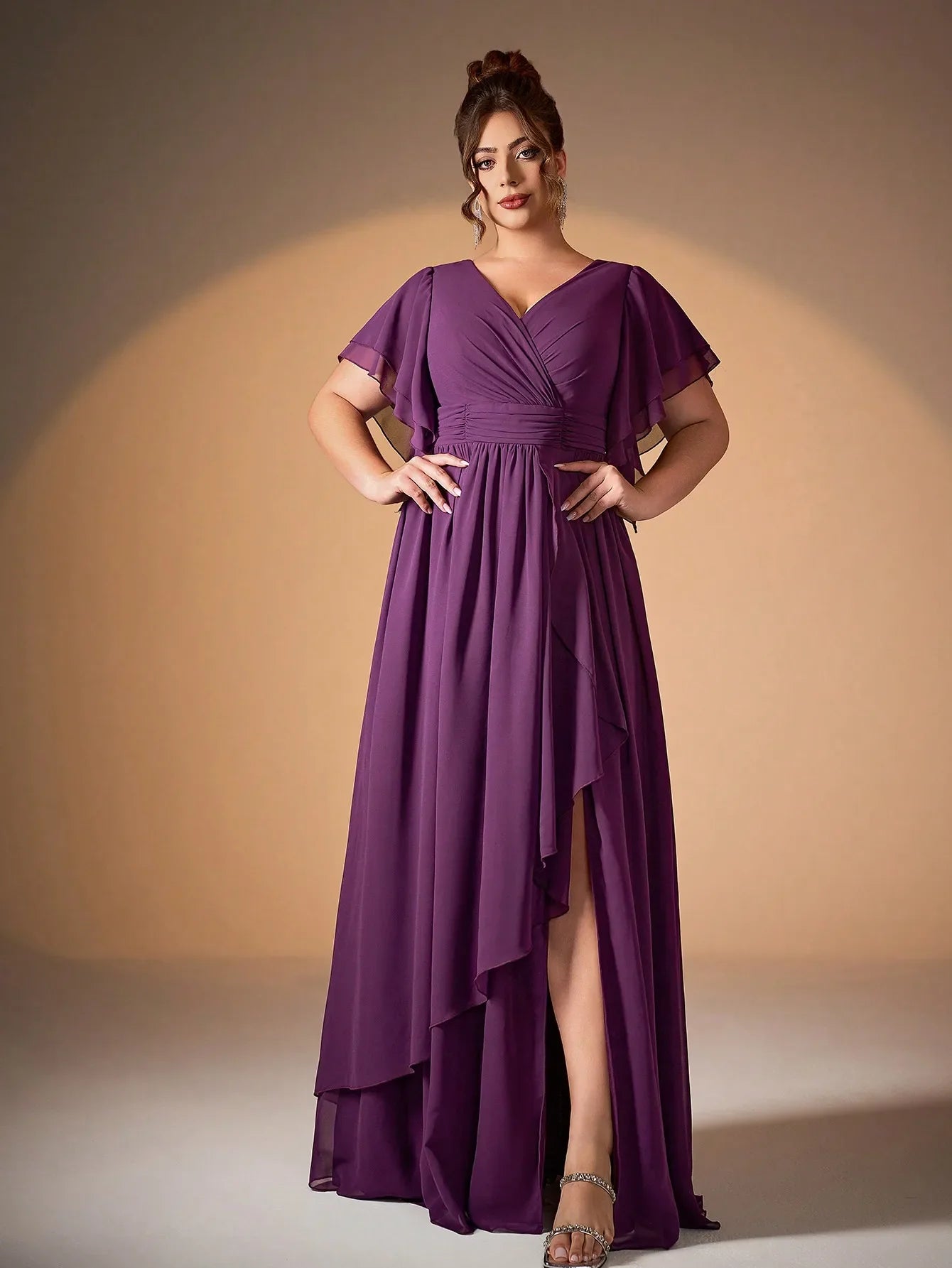 Pluskoon violetti morsiusneitomekko