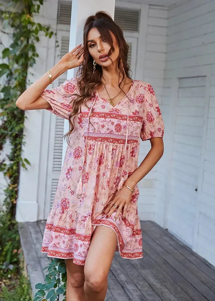 Vaaleanpunainen boheemi tyylikäs mekko