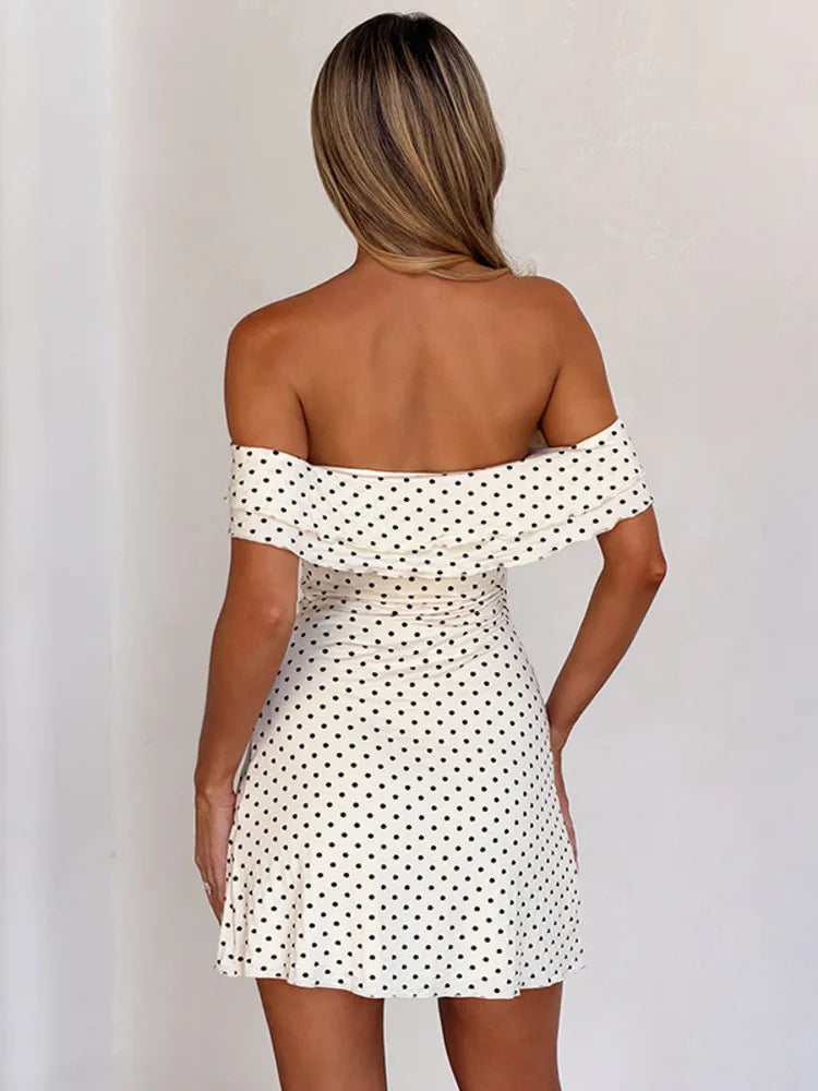 Lyhyt pilkullinen mekko, jossa Bardot-pääntie – kuva 2
