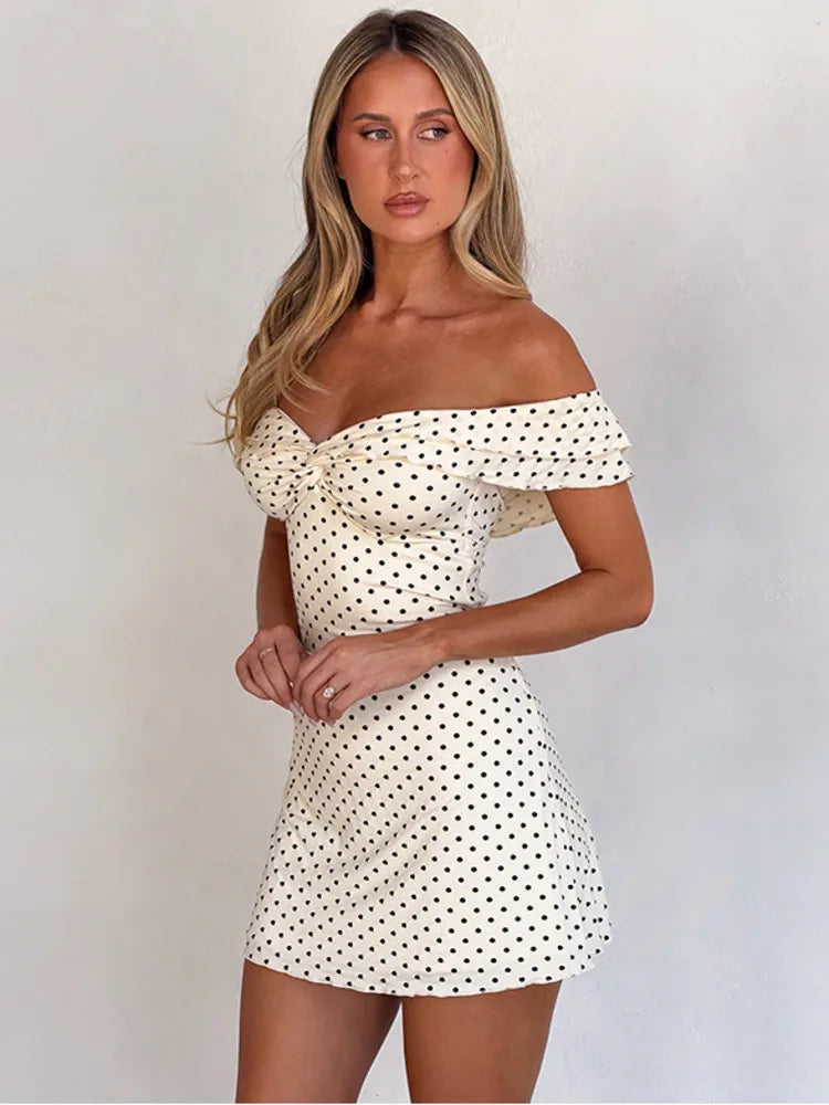 Lyhyt pilkullinen mekko, jossa Bardot-pääntie – kuva 3
